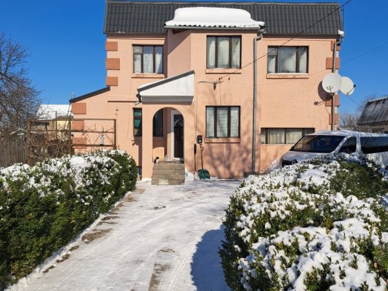 Гарний цегляний , утеплений будинок Миргород