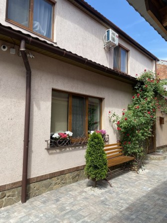 Продається дворівнева квартира з  подвірям в центрі - фото 1