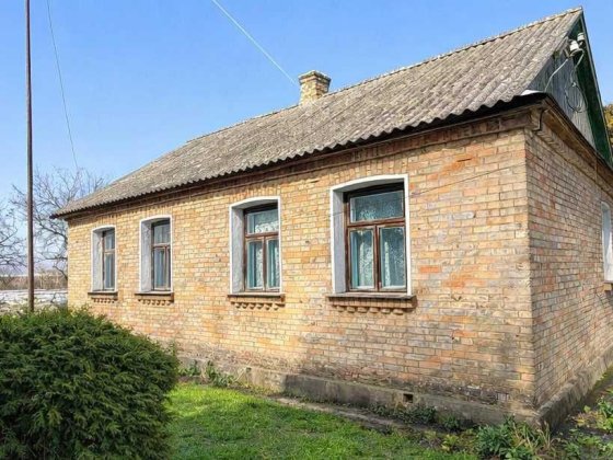 Продається будинок по вул. Лісна Нововолынск