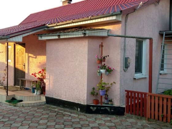 Продам частину будинку Звягель