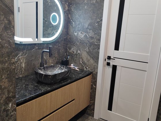 Будинок новий дім таунхауз сучасний з меблями Звягель