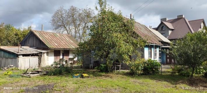 Продається частина будинку з земельною ділянкою - фото 1