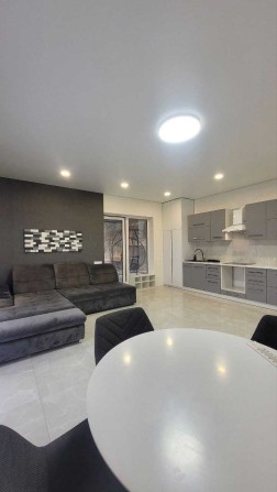 Продаж готового будинку з ремонтом у тихому районі Обухова - фото 1