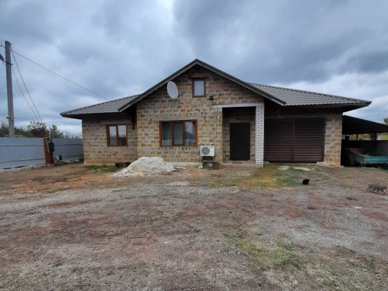 Продам новий будинок центр смт Меліоративне