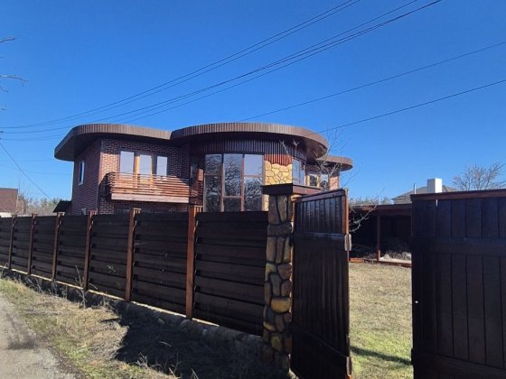 Продаж будинку - дачі