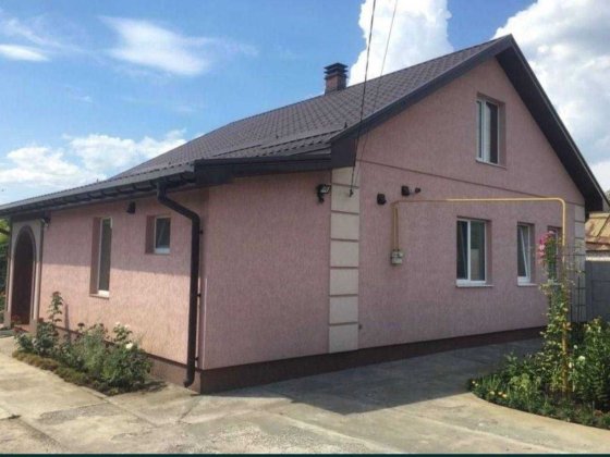 Гарний компактний будинок з якісним ремонтом в селищі Солоницівка Солоницівка