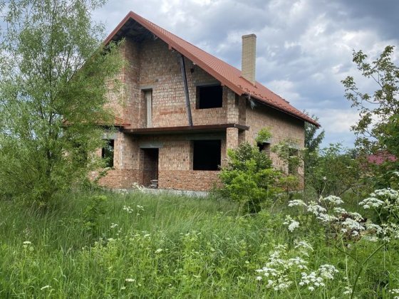 Продається цегляний будинок с. Довге( передмістя м. Моршин). Стрий