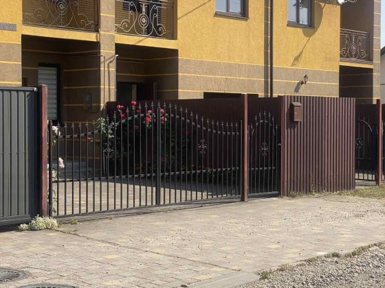 Продам цегляний котедж район Новий Світ Стрий