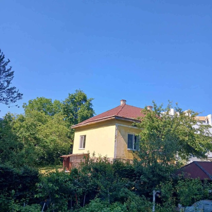 ½ будинку садибного типу з окремою адресою та ділянкою 6 сот+півпідвал - фото 1