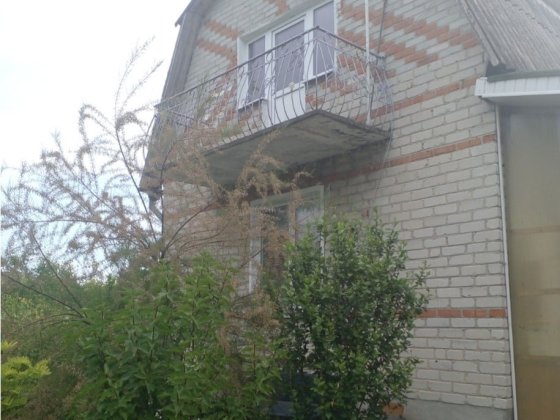 Дачний будиночок для відпочинку і проживання близько міста Шептицький