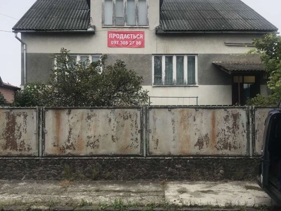 Продаж будинку неподалік центра міста / Будинок з хорошою локацією Хуст