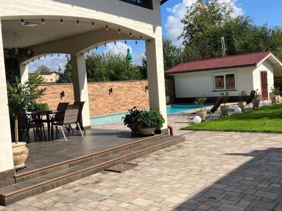 Продається сучасний будинок у місті Хуст — готовий до проживання Хуст