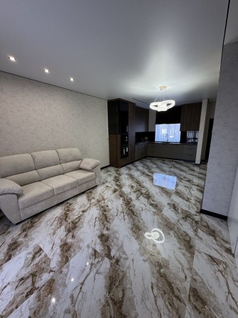 Таунхаус з ремонтом від забудовника - фото 1