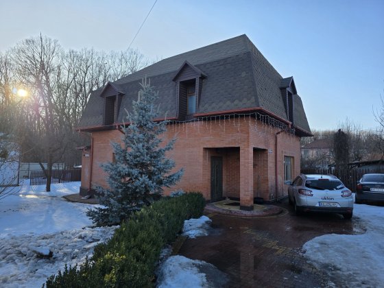 Продам будинок біля лісопарку