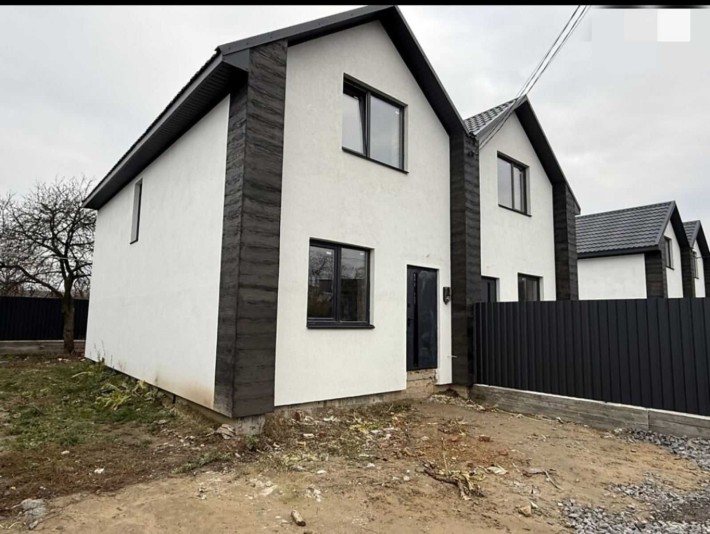 Просторий дуплекс з усіма комунікаціями по центральні вулиці Зарванець - фото 1