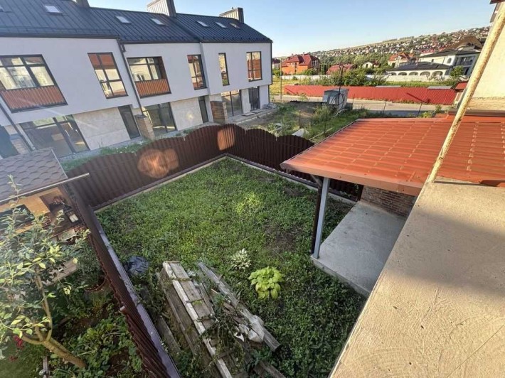 Сучасний будинок у закритому елітному масиві Отрадне  ID: 42346 - фото 1