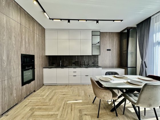 Продам стильний таунхаус з ремонтом . Без комісіі. Приємна  ціна!) Зарванці