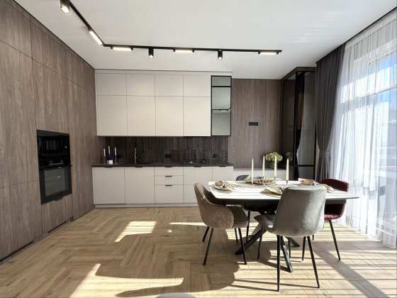 Таунхаус готовий до заселення з дизайнерським рішенням в ремонті Зарванці