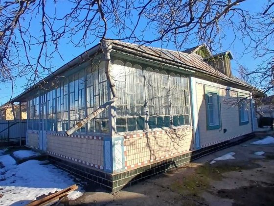 Продається просторий будинок в центрі міста Гнівань Гнивань