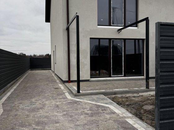 720$ за м2. 122 метра кв включно з опаленням та електрикою Рованцы