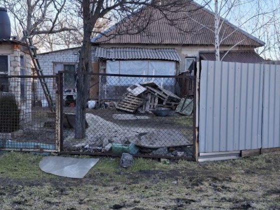 Продам на смт Слобожанське 1/4дома .