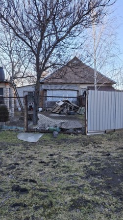 Продам на смт Слобожанське 1/4дома . - фото 1