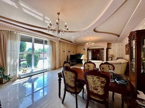 В продаже шикарный ДОМ.  Підгородне вул. Перемога.