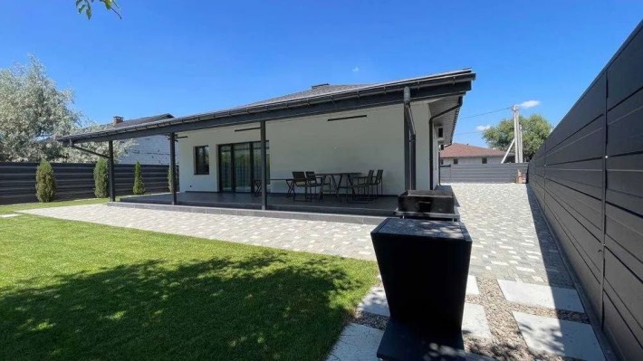 Продам дом с бассейном и новым ремонтом в Новоалександровке! - фото 1