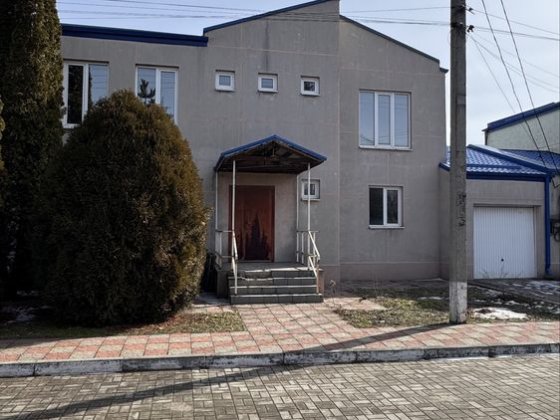 Продам 2х эт Дом в Котеджном городке на Голубом Озере.