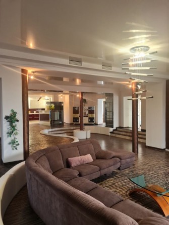 Будинок 538 м² з басейном, біля річки - фото 1