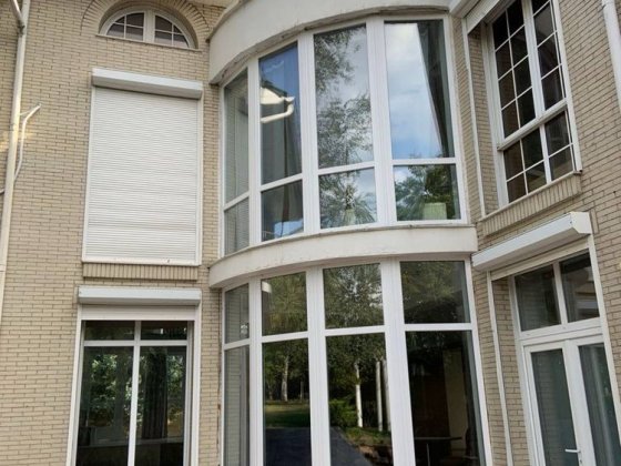 Продам дом  точнее 2 дома  на  разных участках. Совмещёных в одну усад