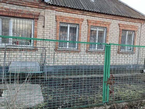 Продам  житловий будинок. Загальна площа 65,8 ка.м. Апостолове