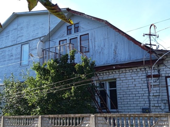 Продається добротний будинок в найближчому передмісті Пряжов