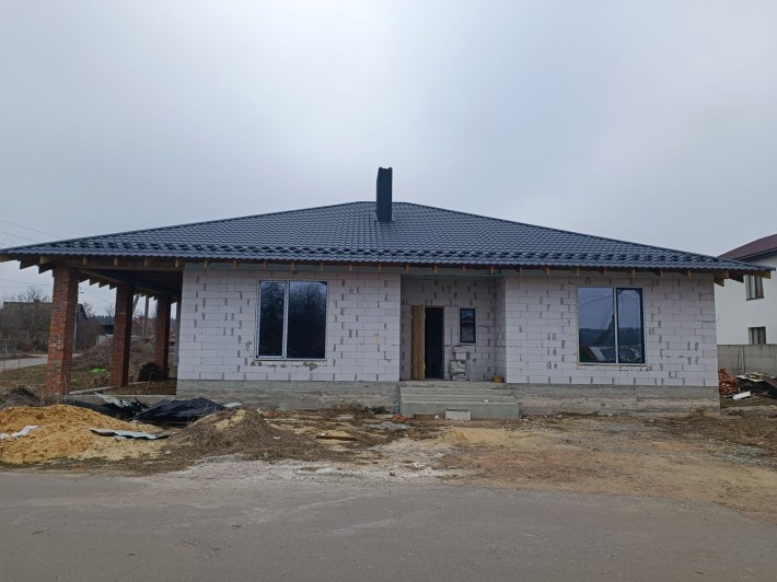 продажа дома в Довжике в центре села - фото 1