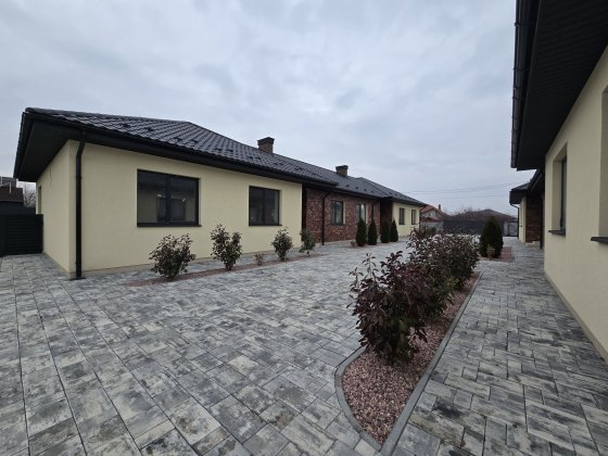 Продаж дуплекса 103 м² з ремонтом / 4 сотки / Минай / 4 хв до Ужгород Минай