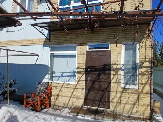 Затишний двоперховий будинок в мальовничому місці Левків