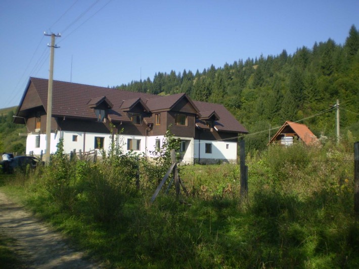 Продаж будівлі з ділянкою, с. Ізки, Закарпатська область - фото 1