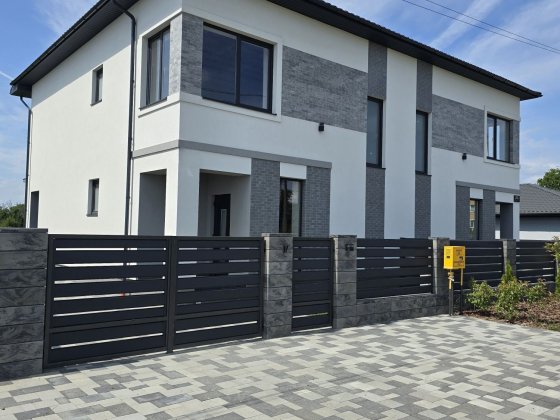 ПРОДАЖ КОТЕДЖІВ 137.7 м² / 2.3 сотки / газове опалення / гарна локація Сторожница