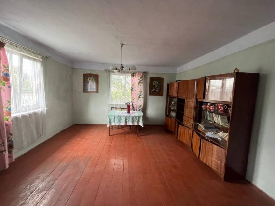 Продаж будинку з земельною ділянкою біля центральної дороги Криховцы