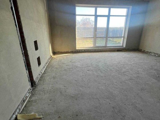 Продається зданий таунхаус поруч з ТЦ Велес. Готовий до ремонту. Волчинец