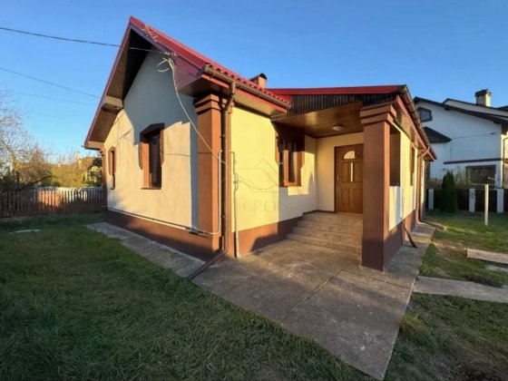 Продається  будинок в Угорниках. 6 сотих землі Угорники