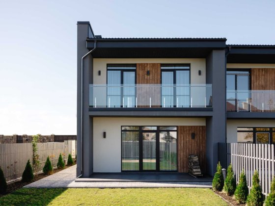 Крайній будинок з Приватним двором - 5 хв до ОЗЕРА! Крихівці