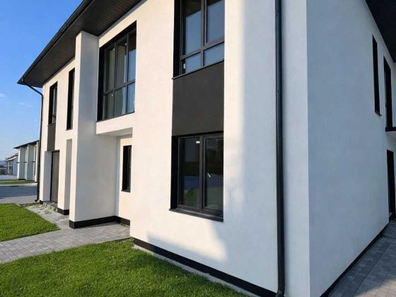 Продається готовий до ремонту Тауннхауса  135 м2, 3 кім. з ГАРЖЕМ Угорники