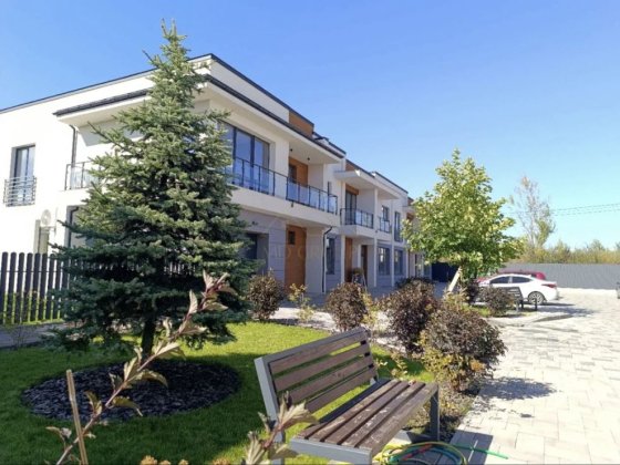 Продається готовий до ремонту таунхаус преміум-класу в Вовчинцях Волчинец