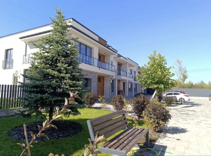 Продається готовий до ремонту таунхаус преміум-класу в Вовчинцях - фото 1