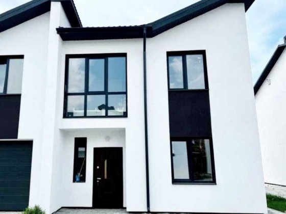 Кутовий, крайній цегляний,будинок,таунхаус.Площа 135м² 2,5ст газ гараж Угорники