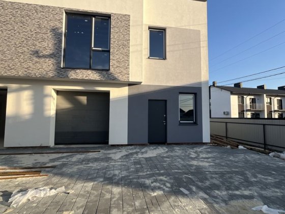 Продається готовий до ремонту боковий таунхаус в Крихівцях Криховцы