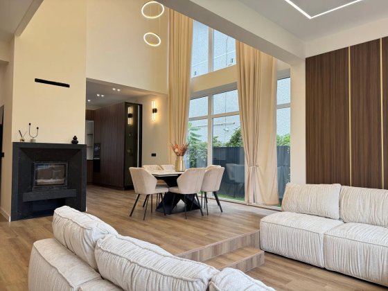 Будинок з шикарним ремонтом/7 сотих/190м2/10-хв до озера! Крихівці