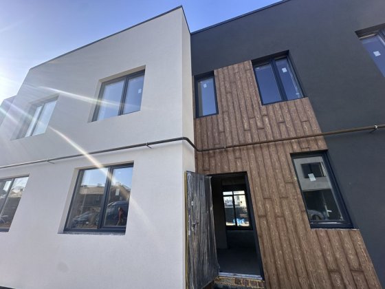 Продаю внутрішній таунхаус в Крихівцях готовий до ремонту Крихівці