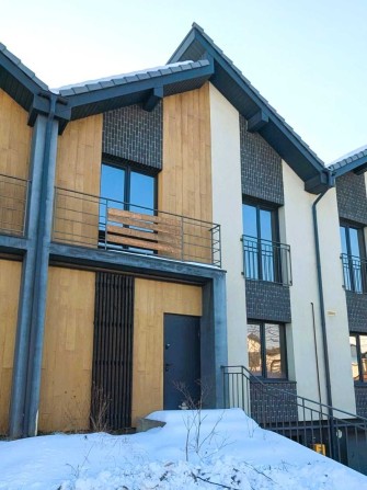 ЗДАНИЙ з комунікаціями таунхаус в Крихівцях - фото 1